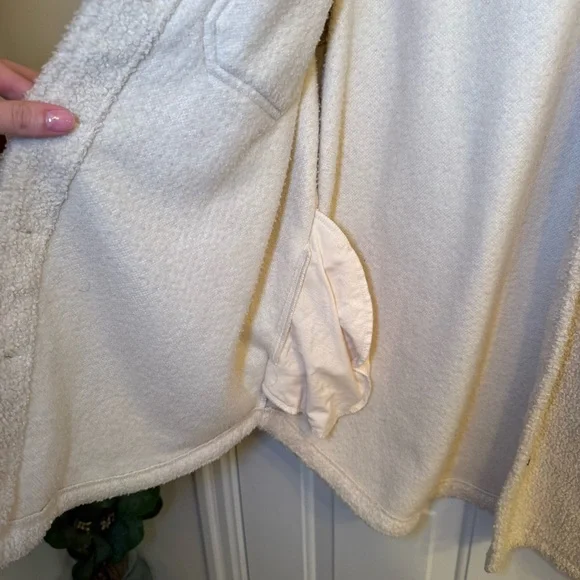 Universal Thread Off-White Sherpa Jacket - Picture 5 of 7